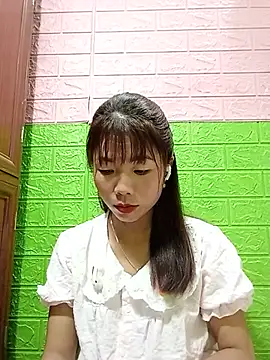 AmyLinee01 live cam on StripChat