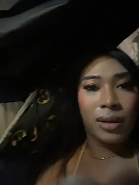 hugecock_tamira webcam