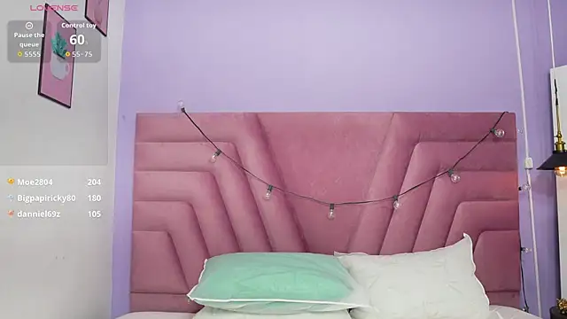 hornybarelylegalgirl - Hornybarelylegalgirl's free webcam - UK Sex Cams