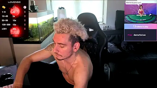 Rayzel_White webcam