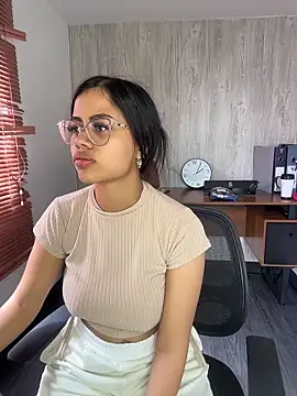Susan_Voltaire webcam