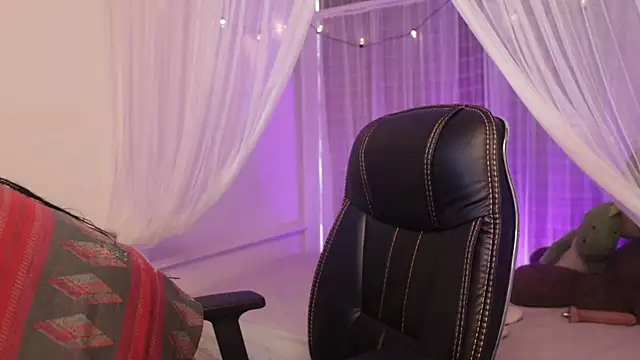 Millie_Volturi webcam