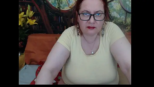 PlayfullMature live cam on StripChat