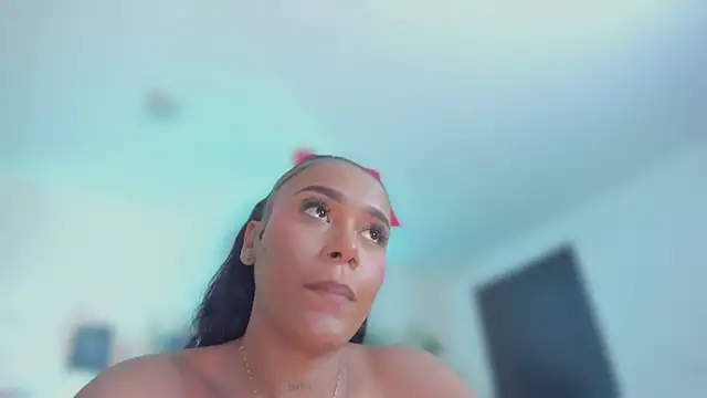 YariRose webcam