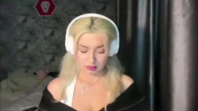 SpotlessParaffin webcam