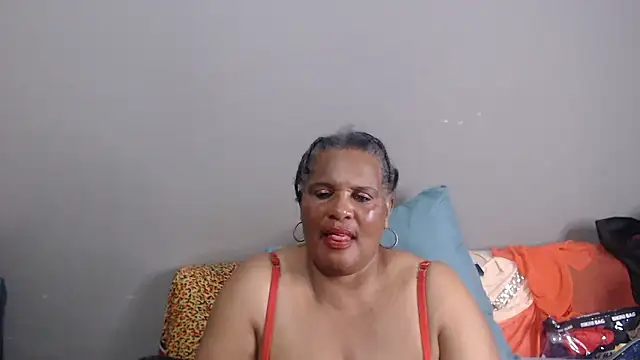 GrandBustyMelon webcam