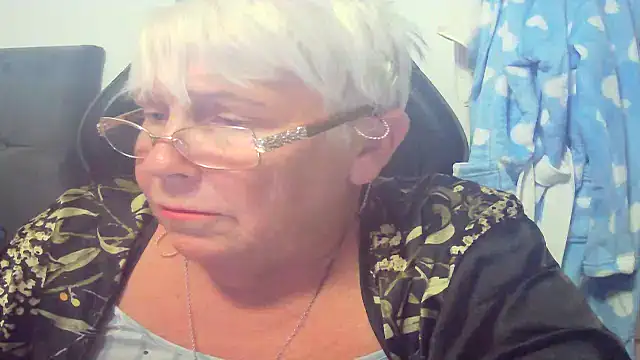 Playful_MILF_Demi webcam