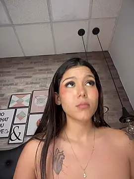 CherrySmirkXXX webcam