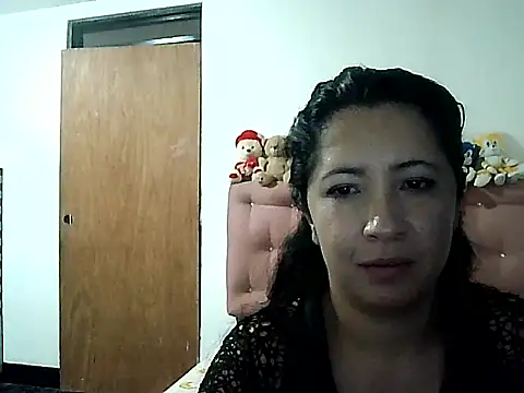 Chiquilove27 webcam