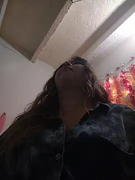 CurvyLolaX webcam