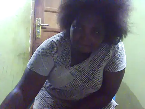 Sweetythighs live cam on StripChat