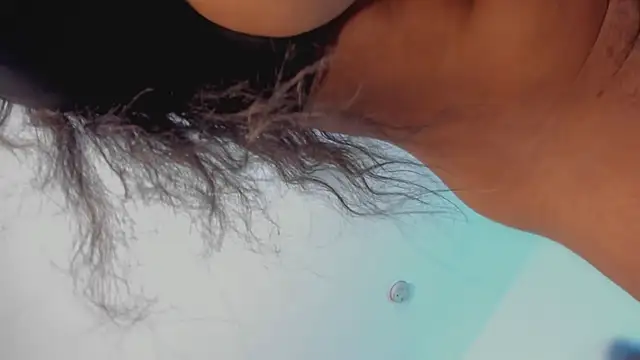 YariRose webcam