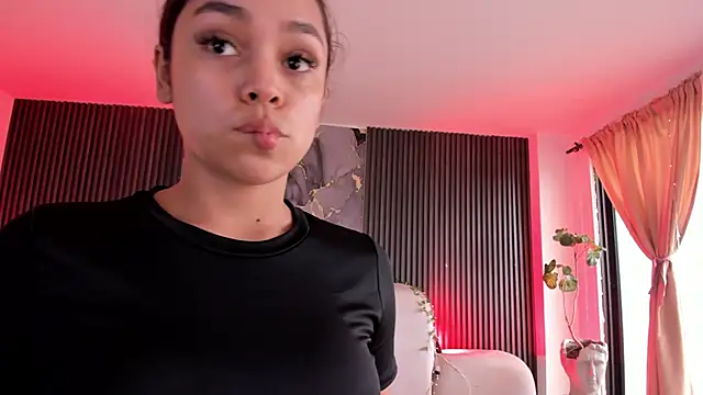 CarolineFyre webcam