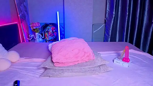 blondiesummer - BlondieSummer's free webcam - UK Sex Cams
