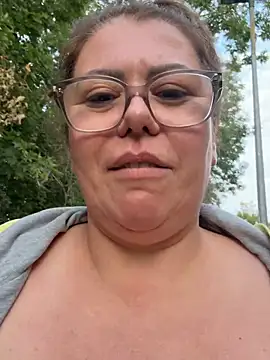LadySaraNoir webcam
