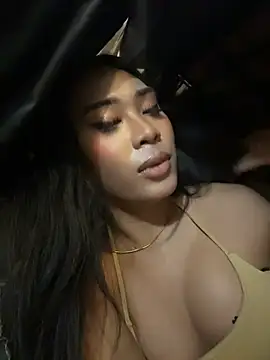 hugecock_tamira live cam on StripChat
