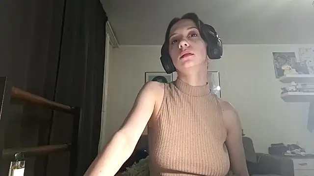 secrettt_poison webcam