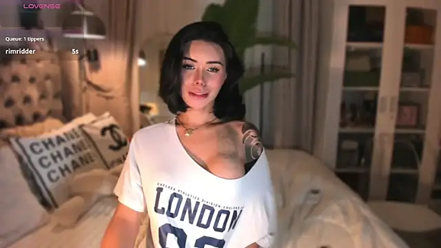 ParisianDoll webcam