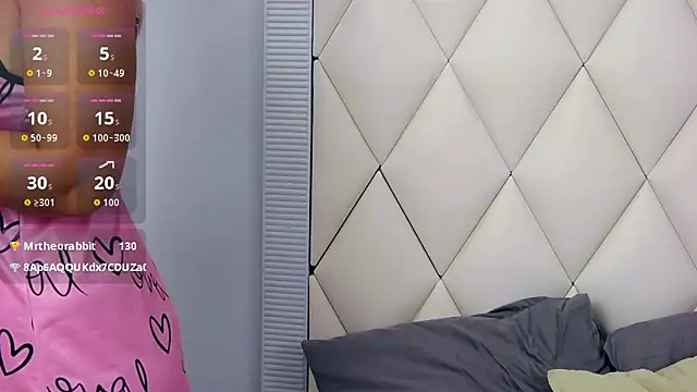 GinaBear live cam on StripChat