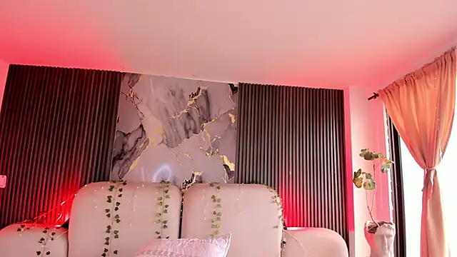 CarolineFyre webcam