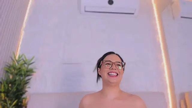 Ali_Hamilton webcam