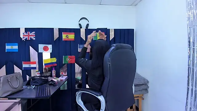 Aisha_hotts777 live cam
