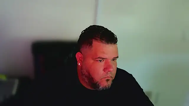 HotDominicanCum webcam