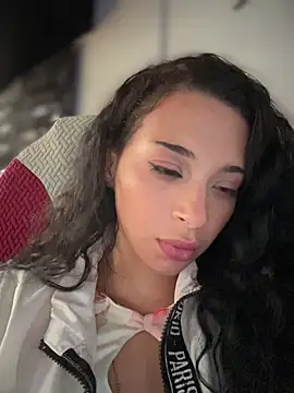 Sasha-firee live cam on StripChat