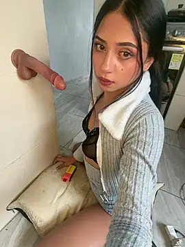 LilacNoir webcam