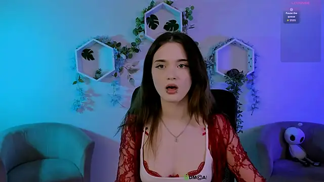 liana_kisses webcam