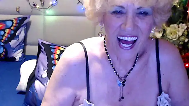 HappyWomanOn webcam