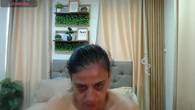 sasi_luna live cam on StripChat