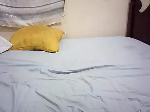 emmyteaz1 live cam on StripChat