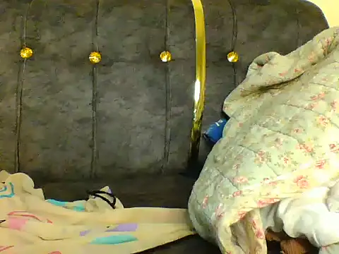 Nodia32 live cam on StripChat