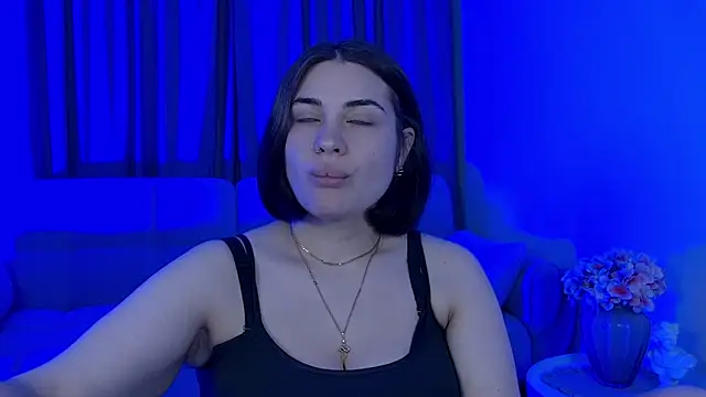 AdrianaToress live cam on StripChat