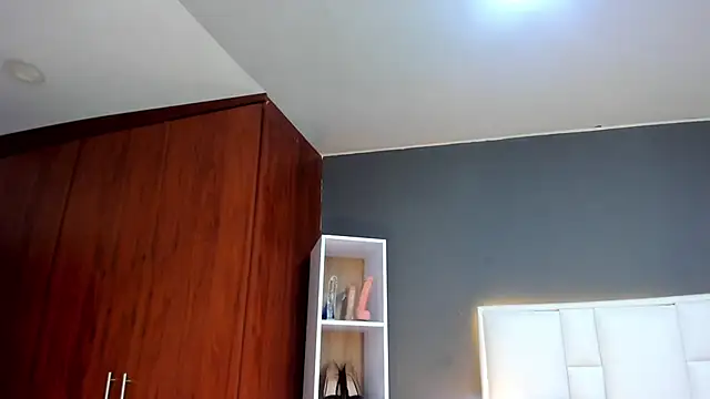 yeral2017 live cam on StripChat