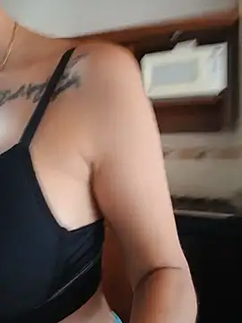 LunaZambrano live cam on StripChat