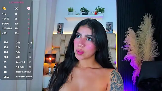 little_sophie18 live cam on StripChat
