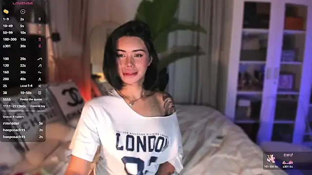 ParisianDoll webcam