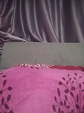 MiHeni live cam on StripChat