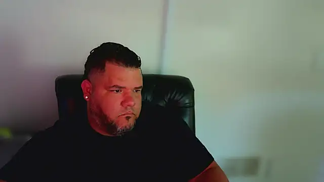 HotDominicanCum webcam