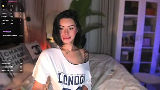 ParisianDoll webcam