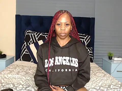 QUEENMANDYY webcam