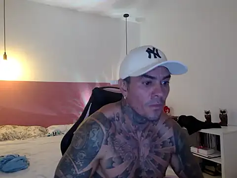 Dom_Jhuan live cam on StripChat