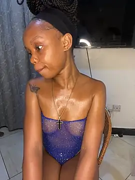 sexyie_caramel live cam on StripChat