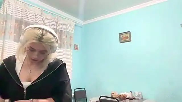 SpotlessParaffin live cam on StripChat