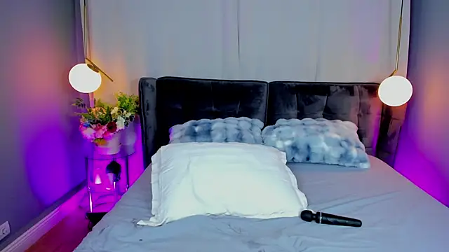 AdoraLynn webcam