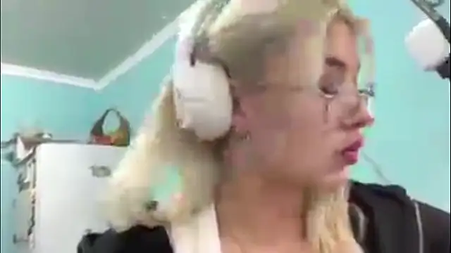 SpotlessParaffin webcam