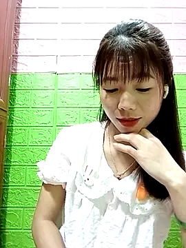 AmyLinee01 live cam on StripChat