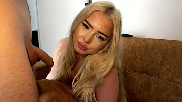 Blonde88888 webcam